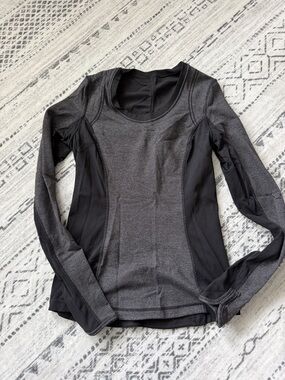 lululemon athletica Long-Sleeve Athletic Top in Charcoal/Black